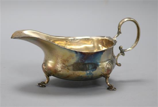 A George V silver sauce boat, London, 1911, 4 oz.